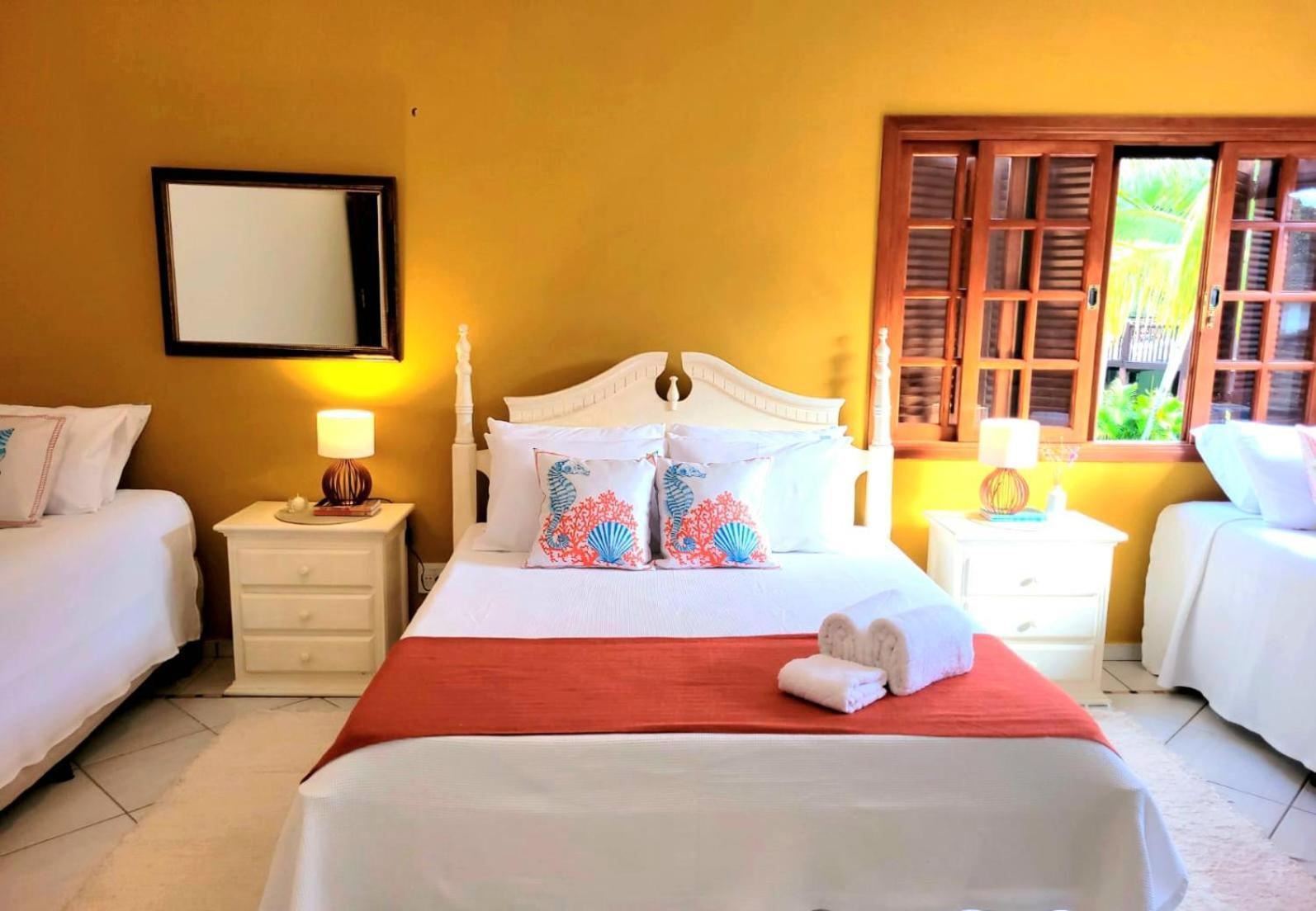 Suíte com Cama Queen-size e Vista da Piscina
